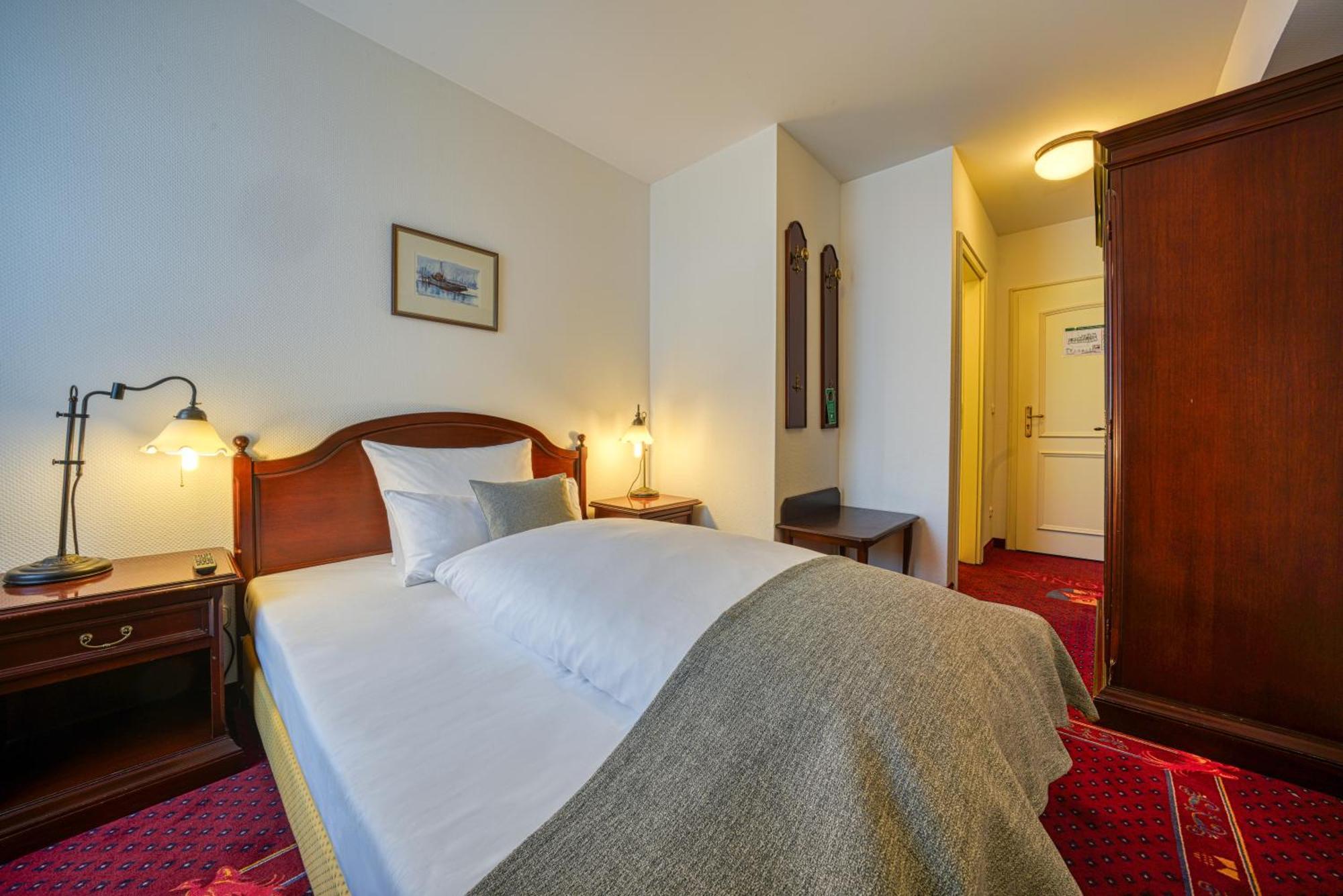 Phoenix Seeblick Hotel 4*